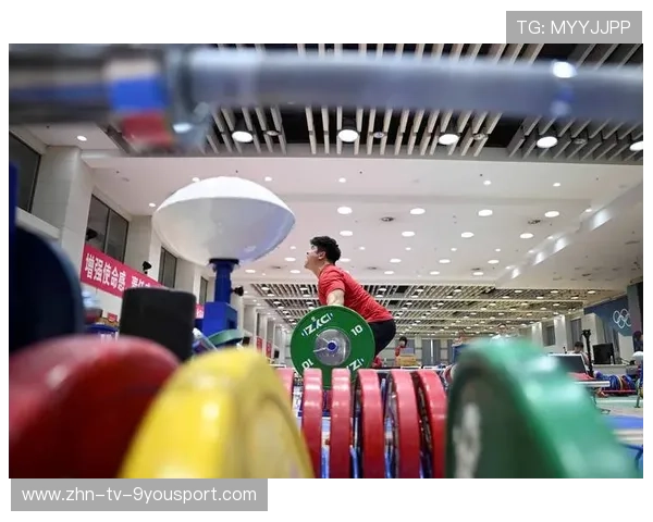 举重俱乐部加强青少年训练中的营养教育与实践指导，举重队训练方法